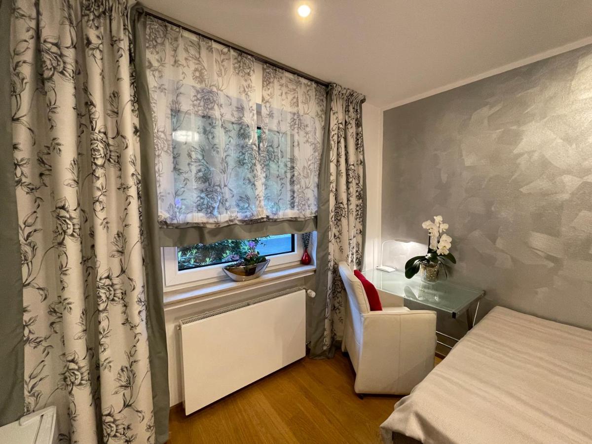 Airport Rooms Waldblick Cologne Extérieur photo